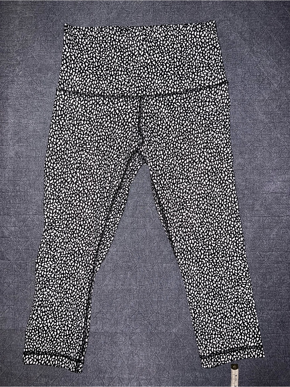 LULULEMON Wunder Under Miss
Mosaic Hi-Rise Crop Leggings size 8 - Picture 3 of 8